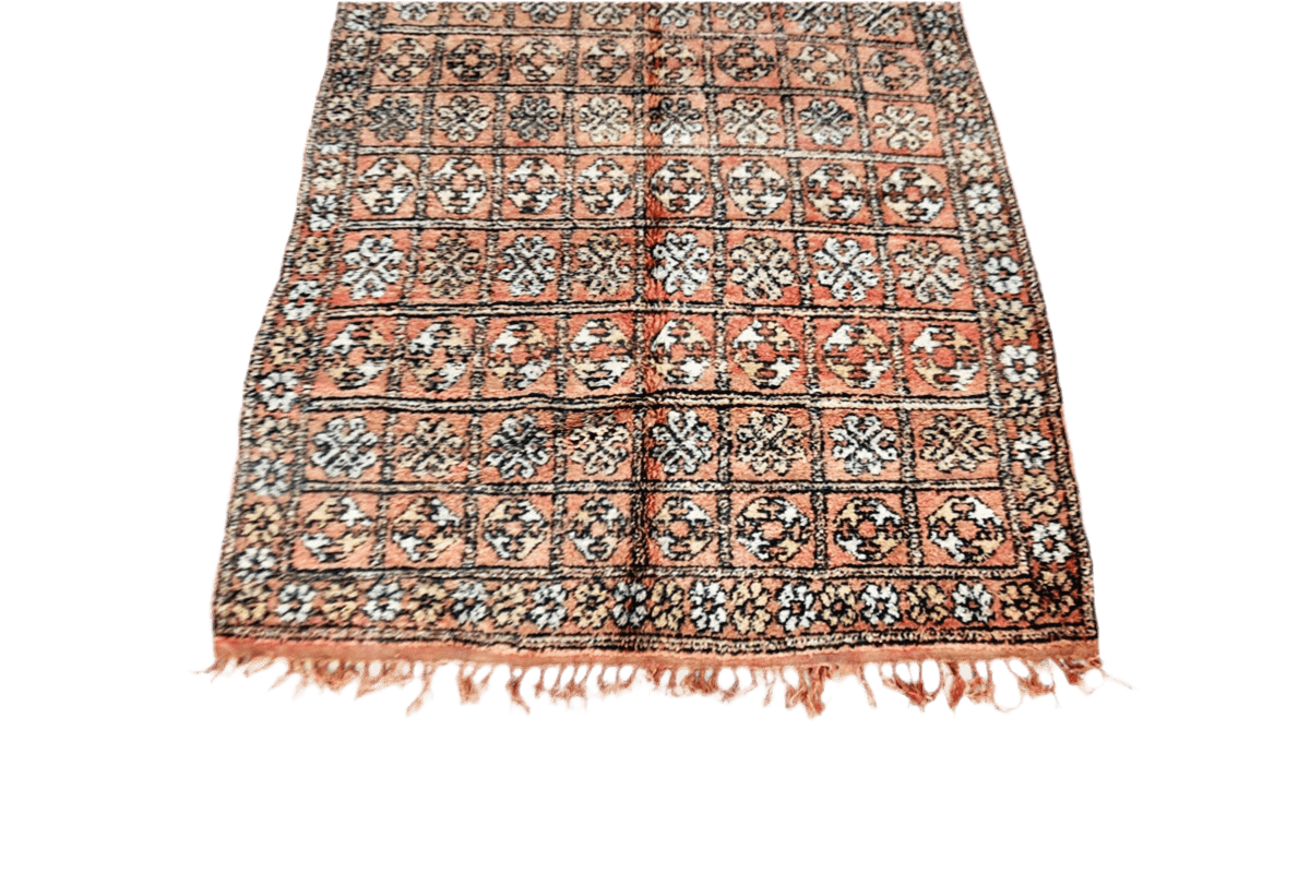 Blush symethrical vintage zemmour moroccan rug bottom