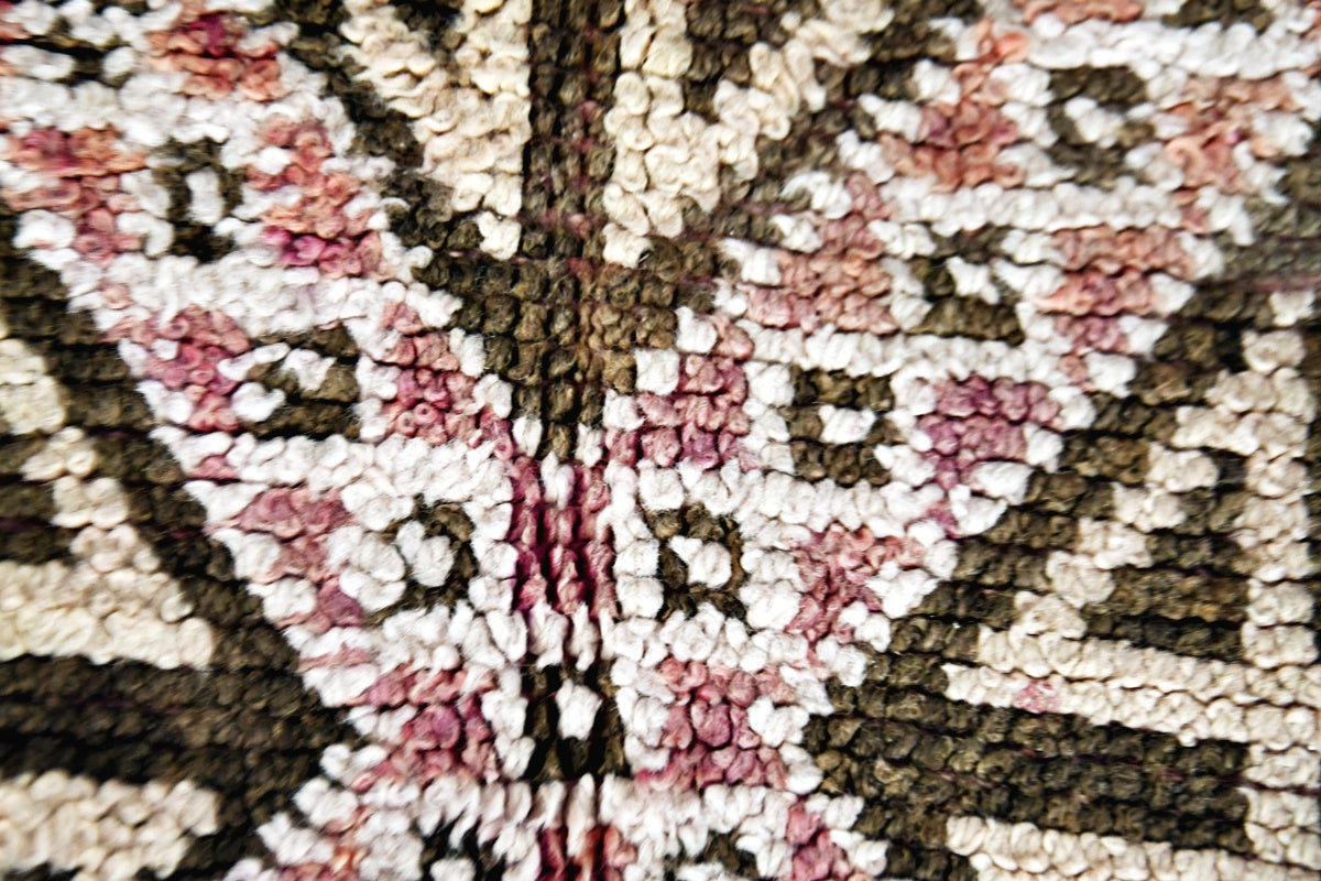 Close back beni mguild vintage rug