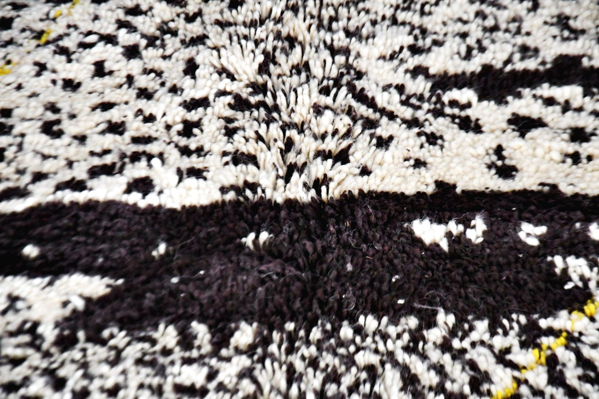 Moroccan handmade beni mrirt soft black rug back