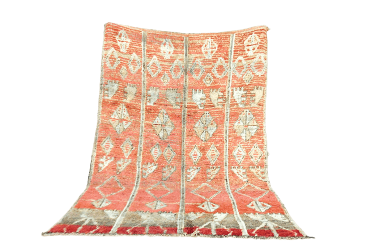 Pink blush vintage moroccan zemmour rug standing
