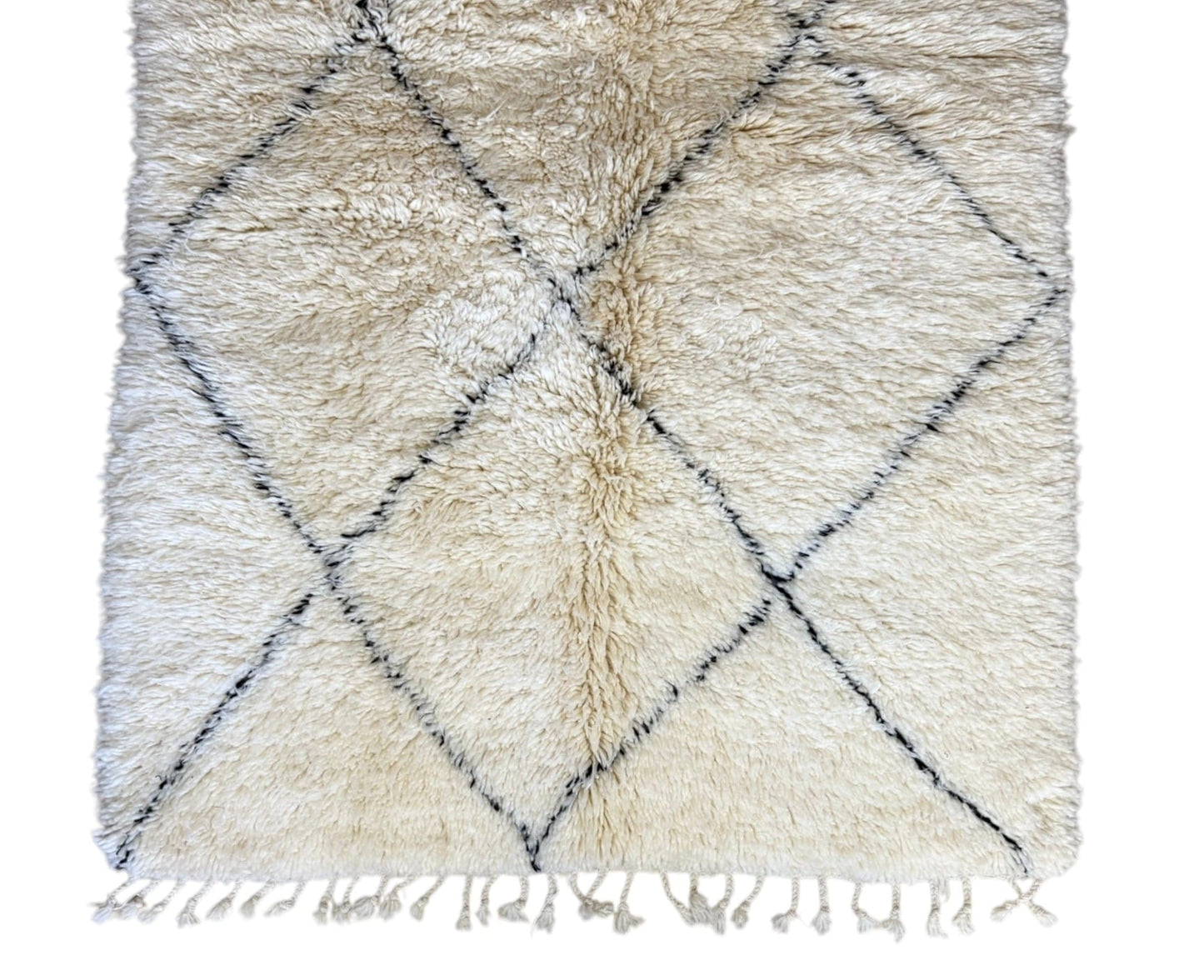 Plush beni ourain diamonds bottom tassels