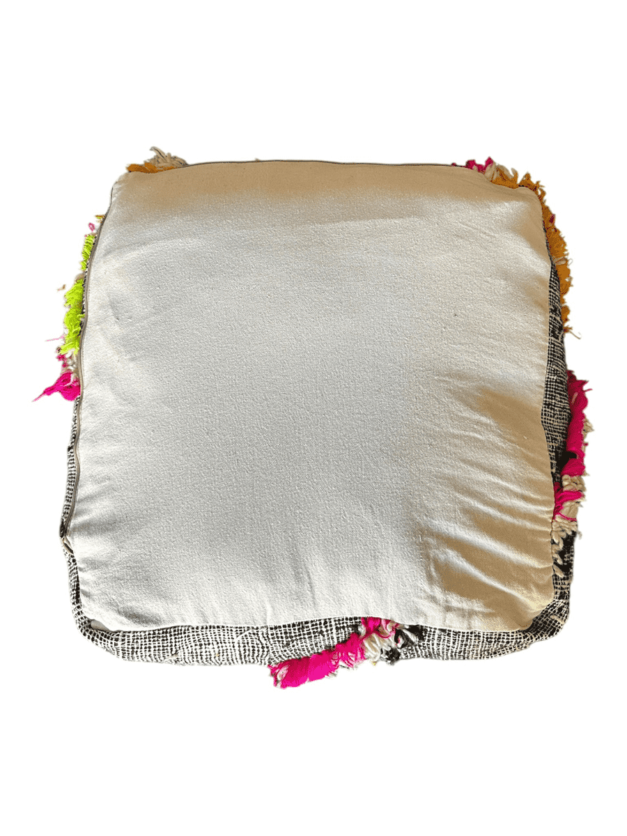 Square moroccan wool pouf backside white kilim kyria