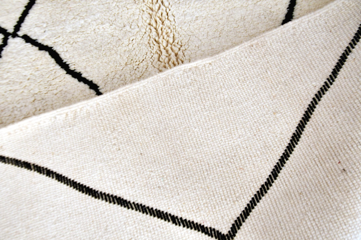 White black moroccan beni mrirt rug fold