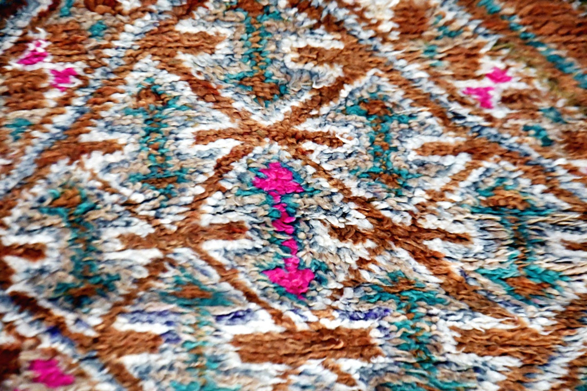 close up paster zemmour rug