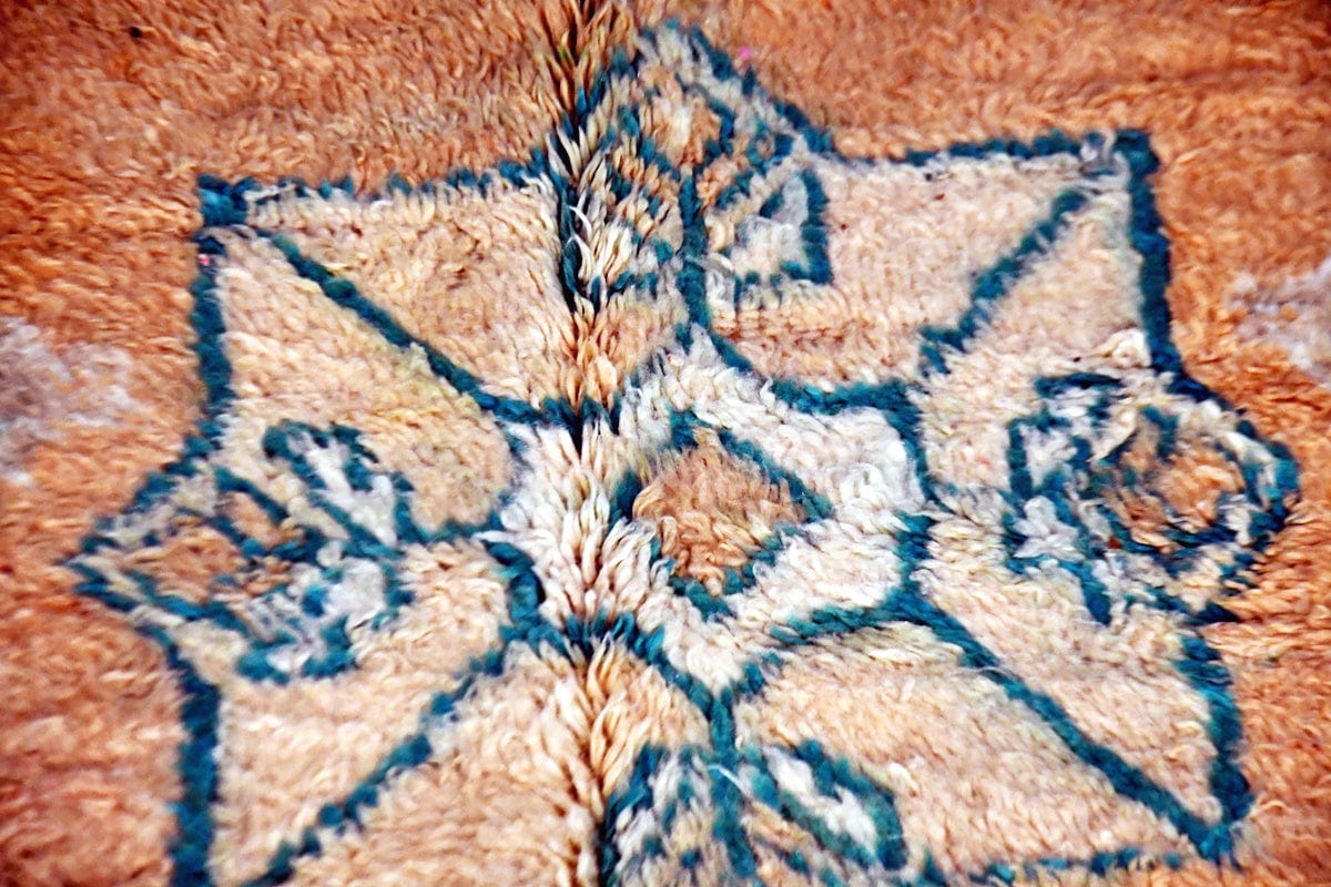 close up zemmour rug peach