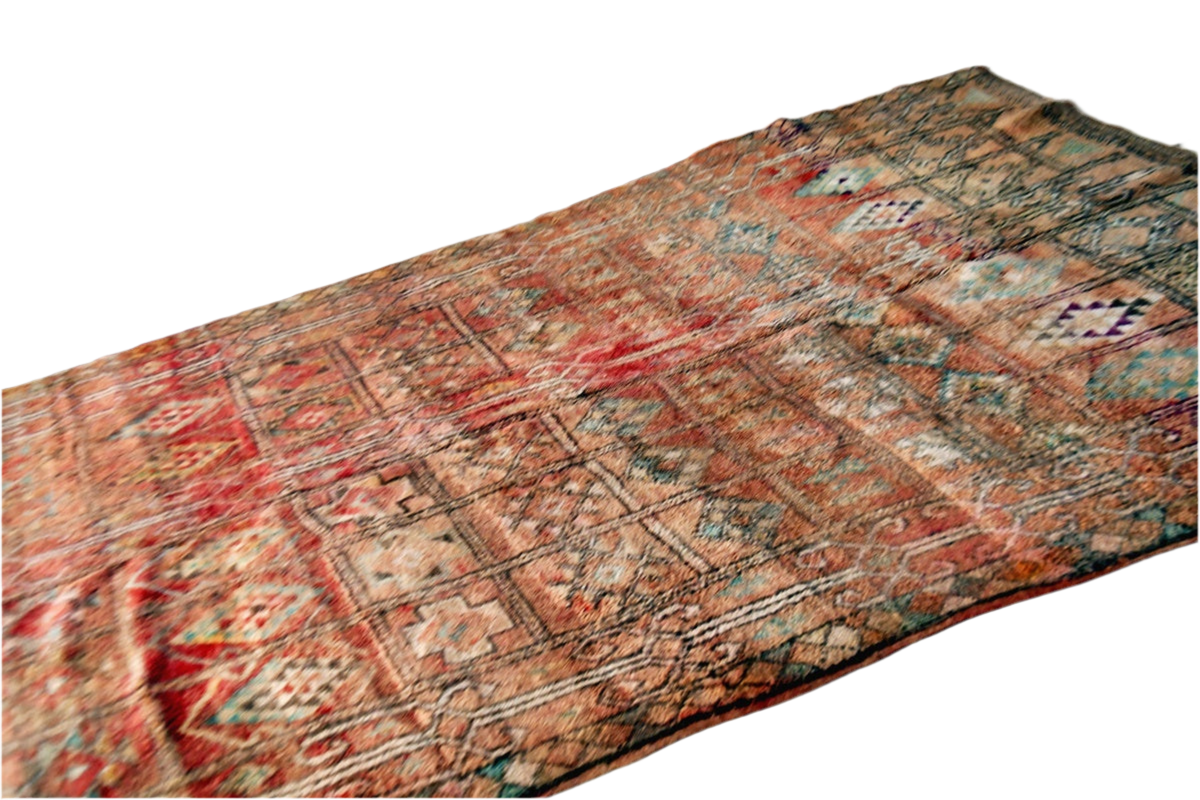 faded red symethrical moroccan vintage zemmour rugs side