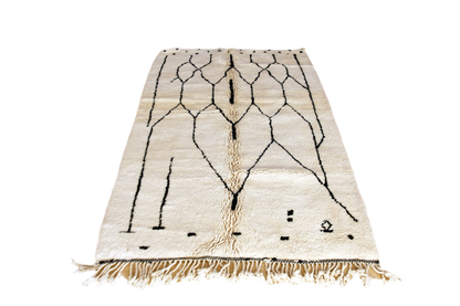 Beni Mrirt white black moroccan rug front