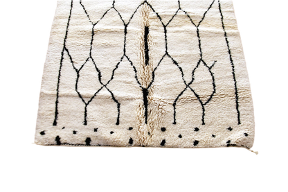 Beni Mrirt white black moroccan rug top