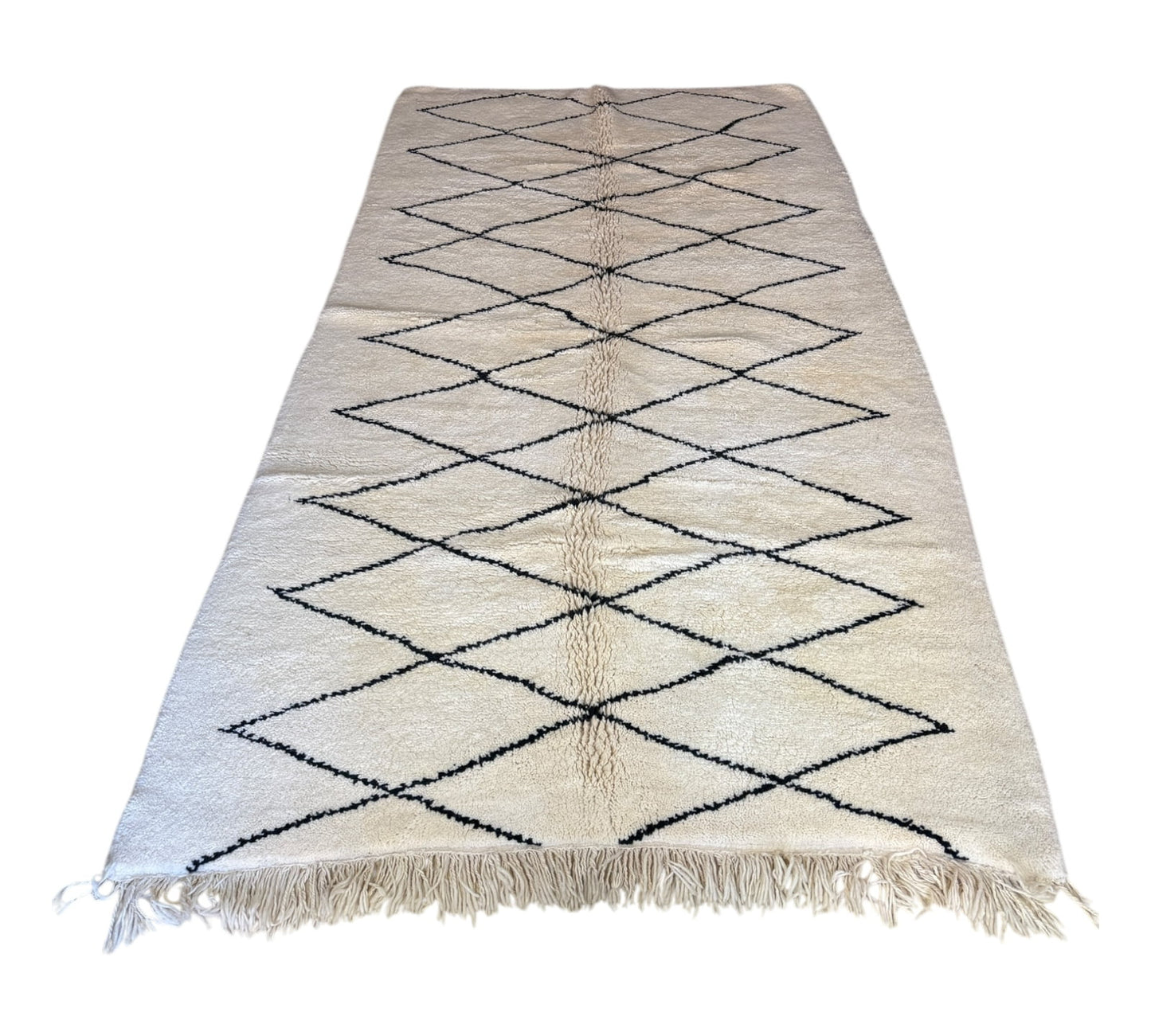 Beni ourain tight diamond white black rug front