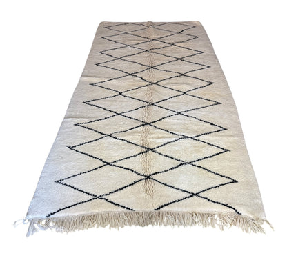 Beni ourain tight diamond white black rug front