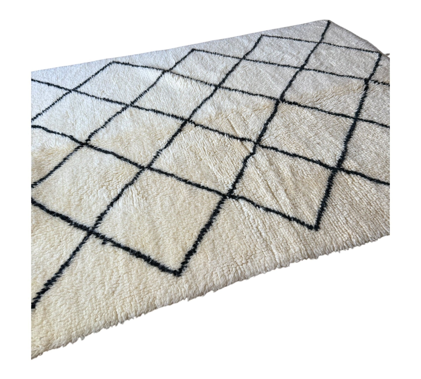 Black and white  diamonds Beni Ourain rug sideshot