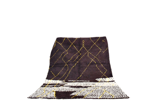 Black cream yallow abstract beni mrirt rug morocco standing