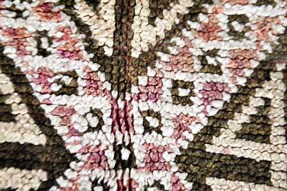 Close back beni mguild vintage rug 