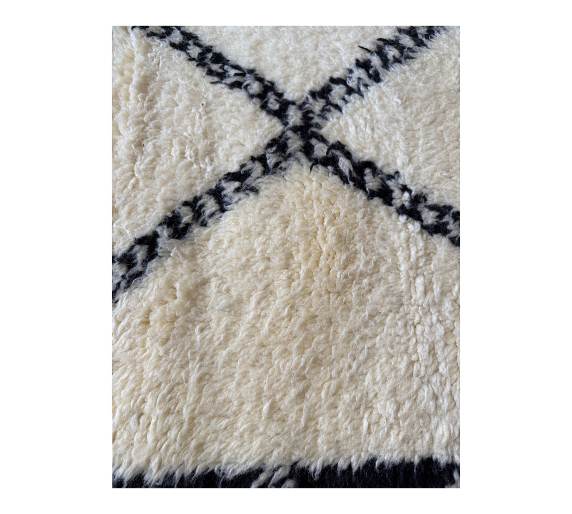 Double diamond beni ourain rug close up v