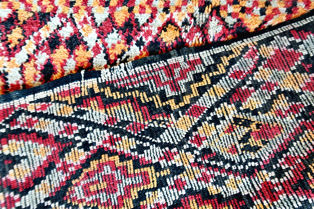 Folded antiq beni mguild rug 