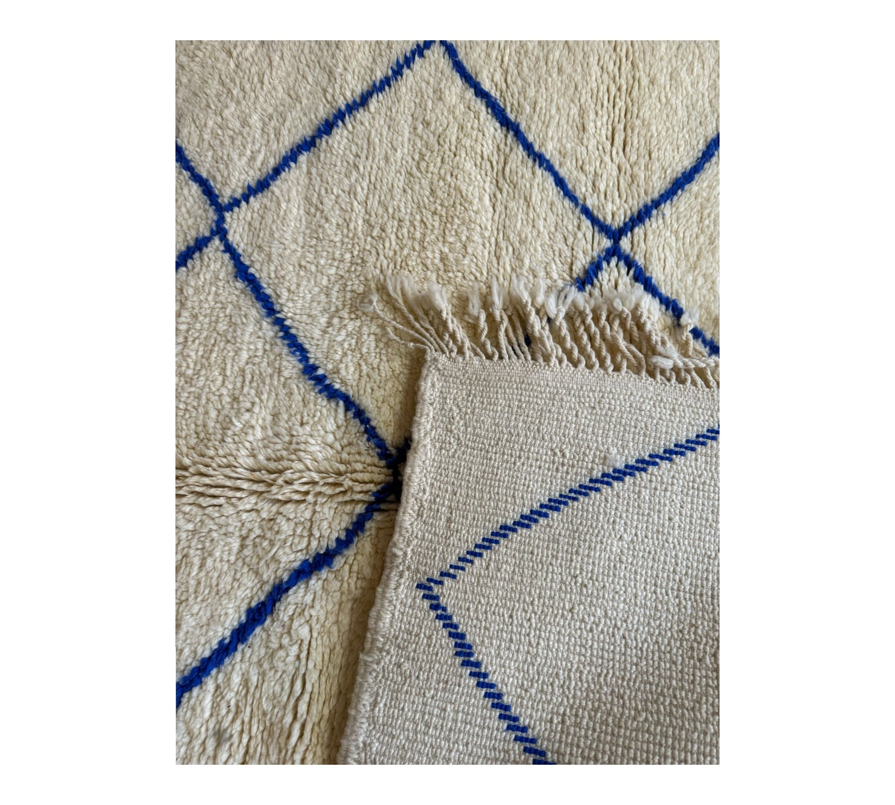 Mediteranean Beni ourain white blue rug back close up