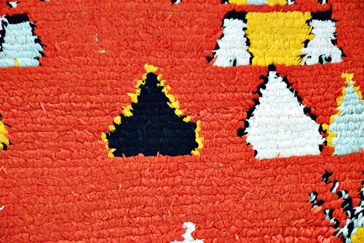 Vintage boucherouite rug grren gellow red close up