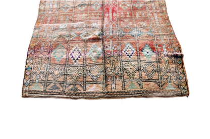 faded red symethrical moroccan vintage zemmour rugs