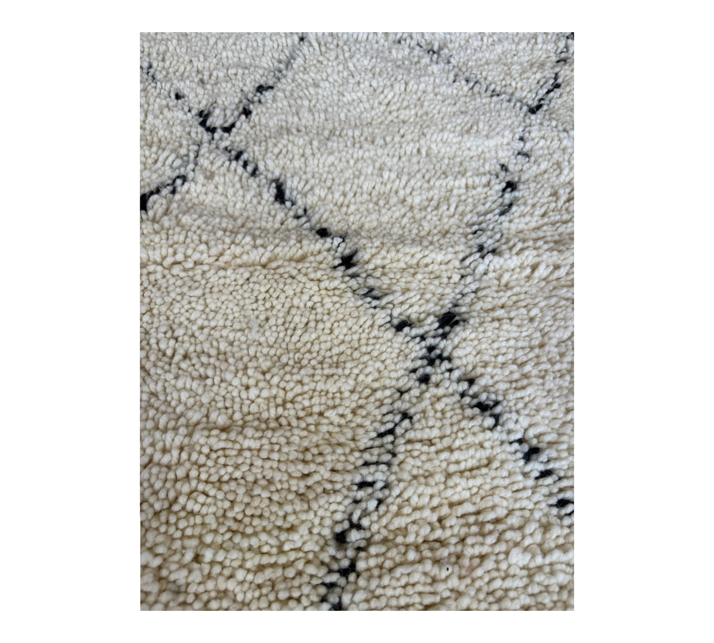 white & black diamonds symethrical beni ourain moroccan rug close up 2