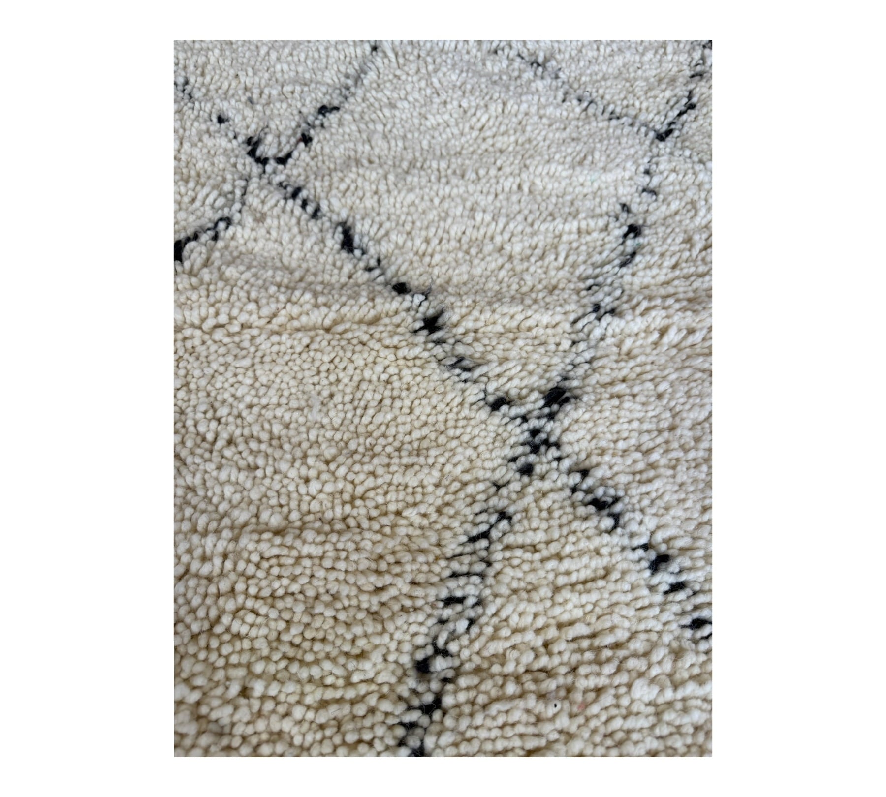 white & black diamonds symethrical beni ourain moroccan rug close up 2