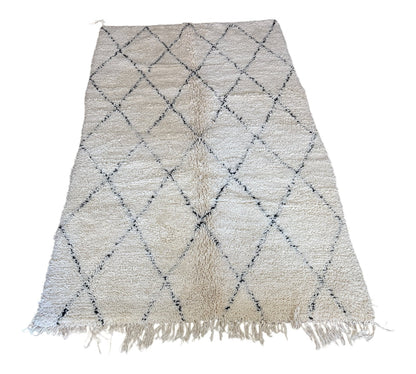 white & black diamonds symethrical beni ourain moroccan rug front