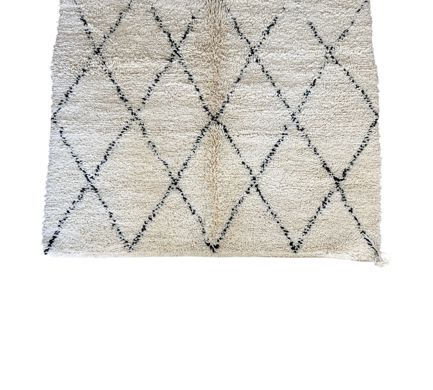 white & black diamonds symethrical beni ourain moroccan rug top