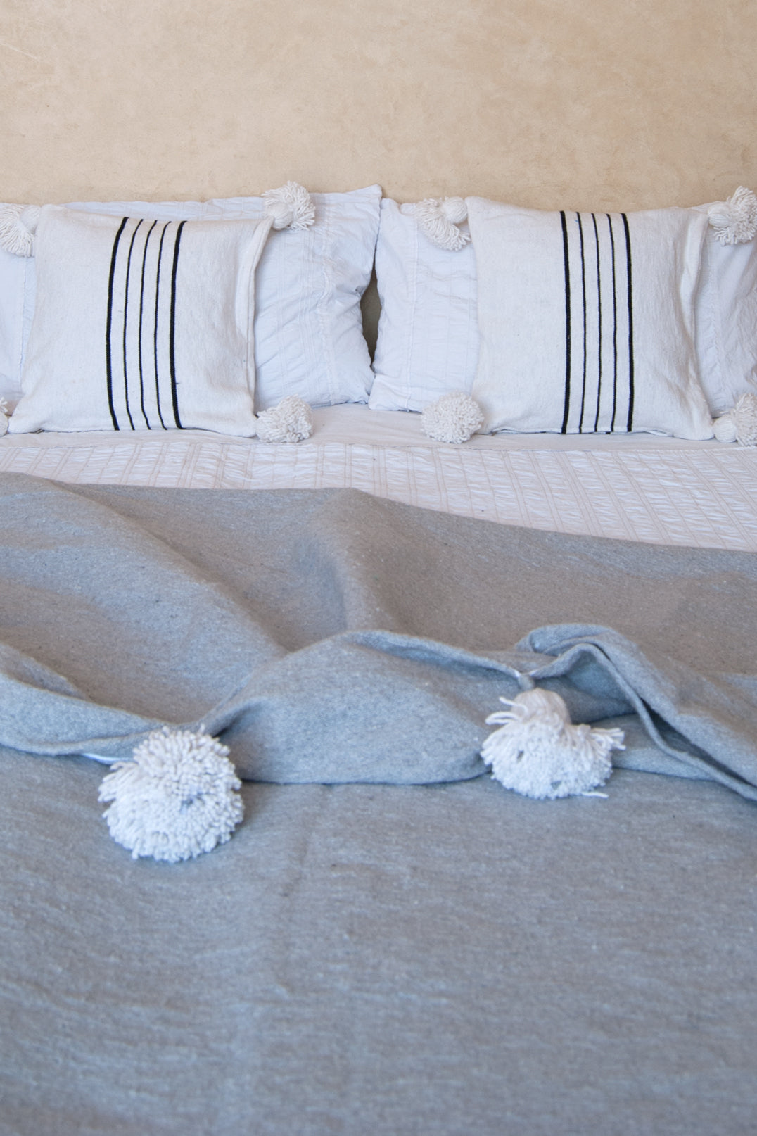 GREY_WHITE_POM_BEDSPREAD_LIFESTYLE_v