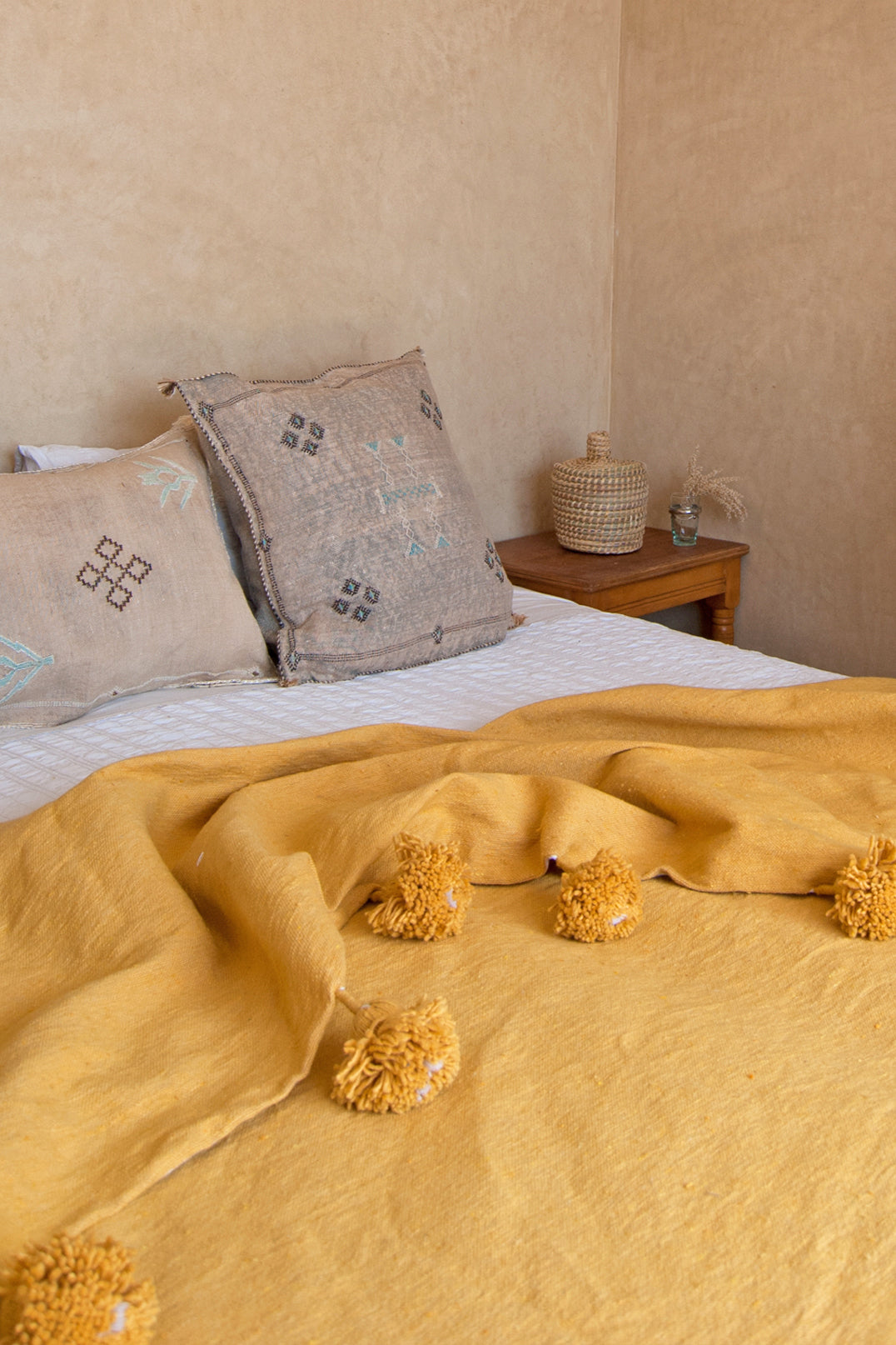 MUSTARD_POM_POM_BEDSPREAD_LS_3