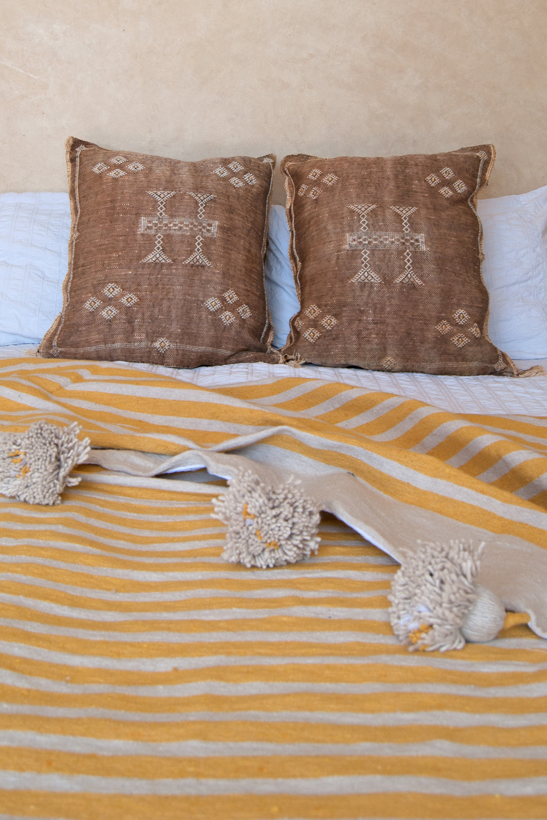 STONE_MUSTARD_POM_POM_BEDSPREAD_LS