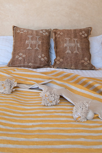 STONE_MUSTARD_POM_POM_BEDSPREAD_LS