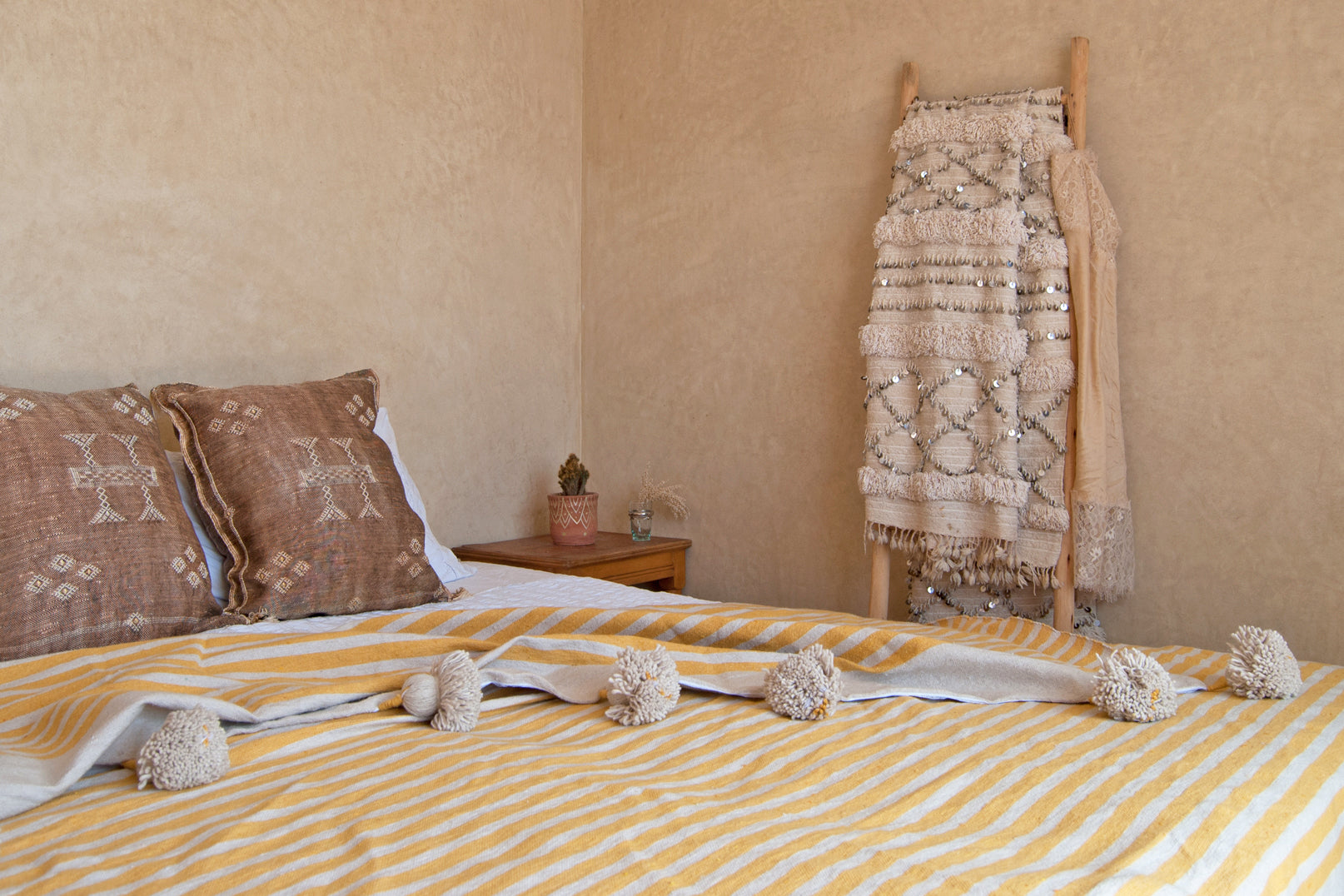 STONE_MUSTARD_POM_POM_BEDSPREAD_LS_2
