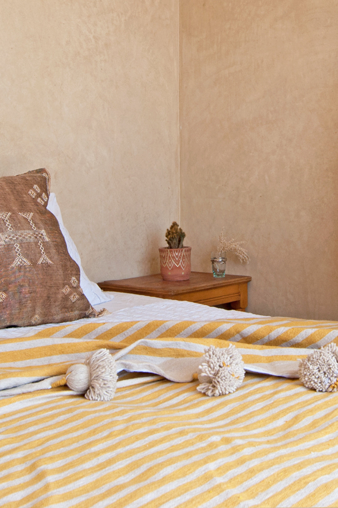 STONE_MUSTARD_POM_POM_BEDSPREAD_LS_V